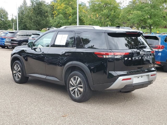 Used 2025 Nissan Pathfinder SL AWD/4WD image 3