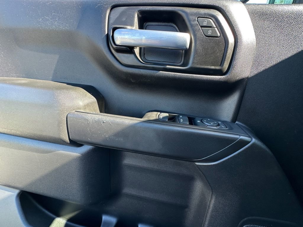 Used 2020 Chevrolet Silverado 1500 Custom w/ Custom Value Package image 11