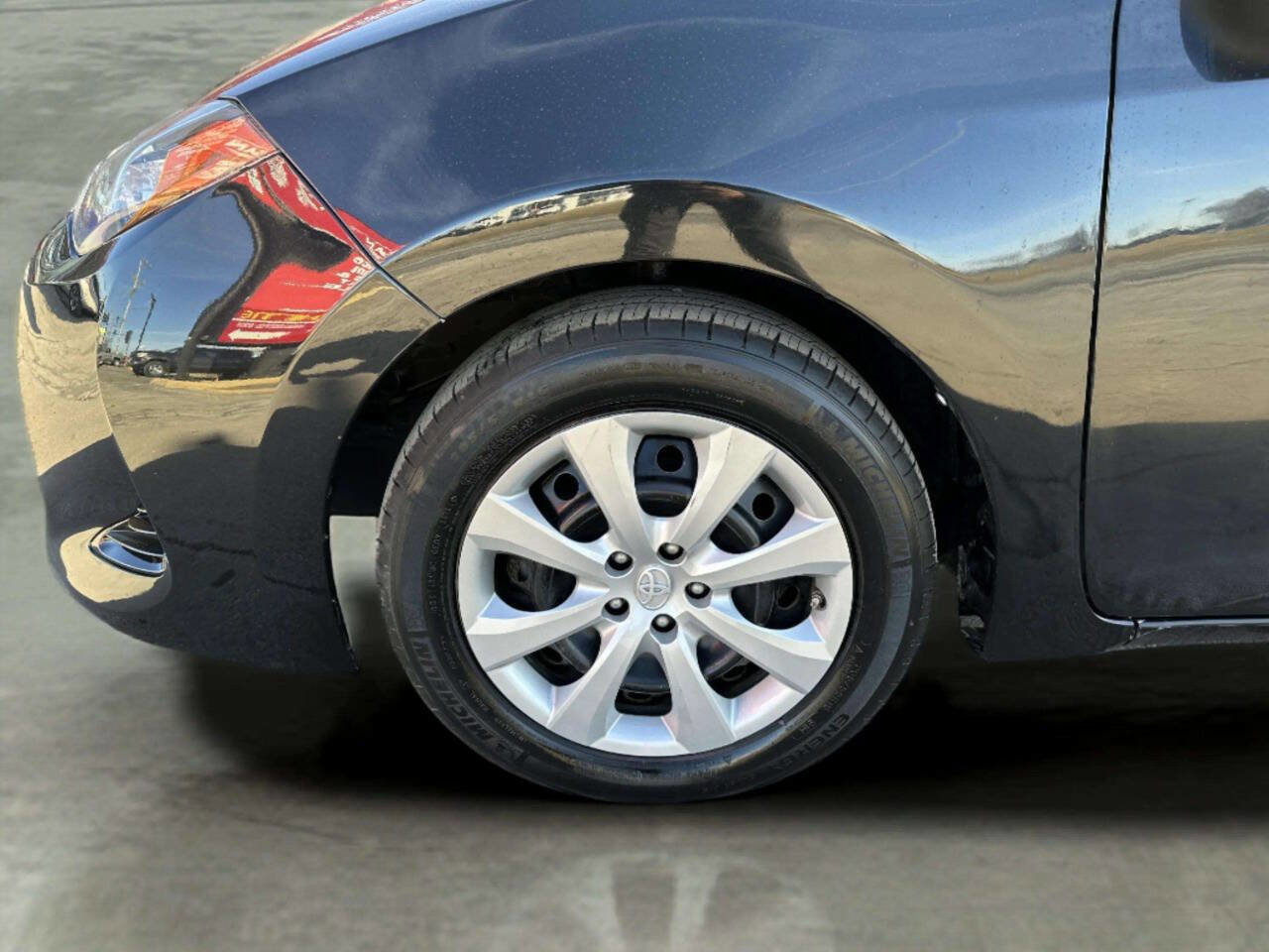 Used 2017 Toyota Corolla LE image 34