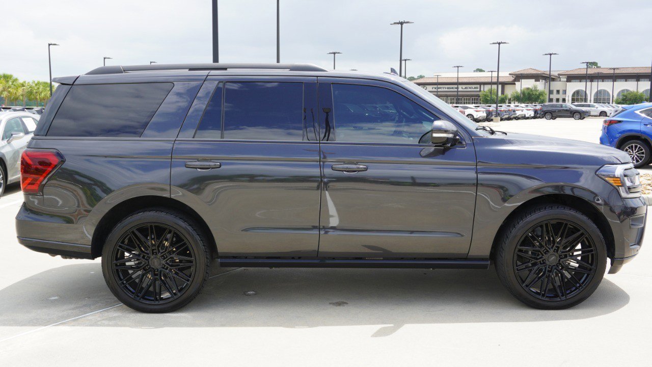 Used 2023 Ford Expedition Limited image 4