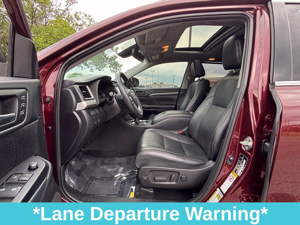 Used 2019 Toyota Highlander Limited w/ Carpet Mat Package (TMS) AWD/4WD image 15
