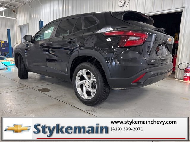 Used 2024 Chevrolet Trax LS w/ LS Convenience Package image 7