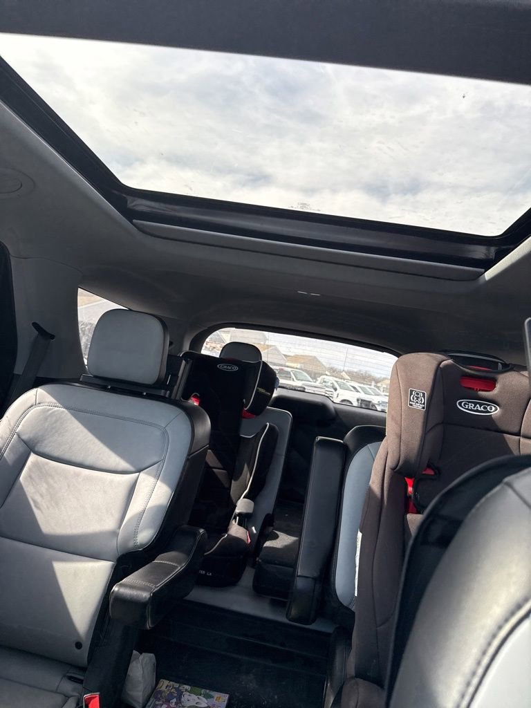 Used 2021 Ford Explorer XLT w/ Equipment Group 202A image 16