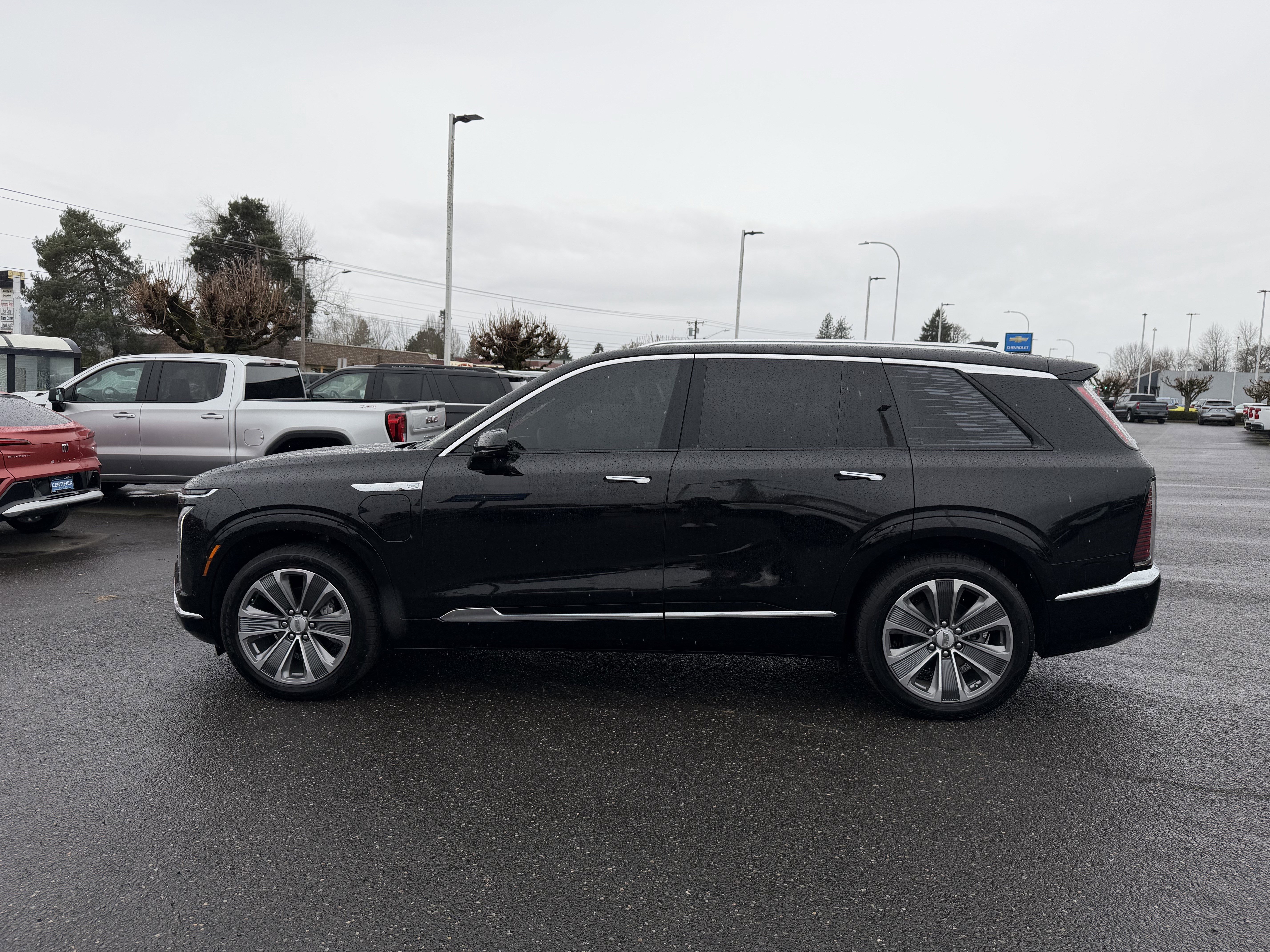 Used 2026 Cadillac Vistiq Luxury image 2