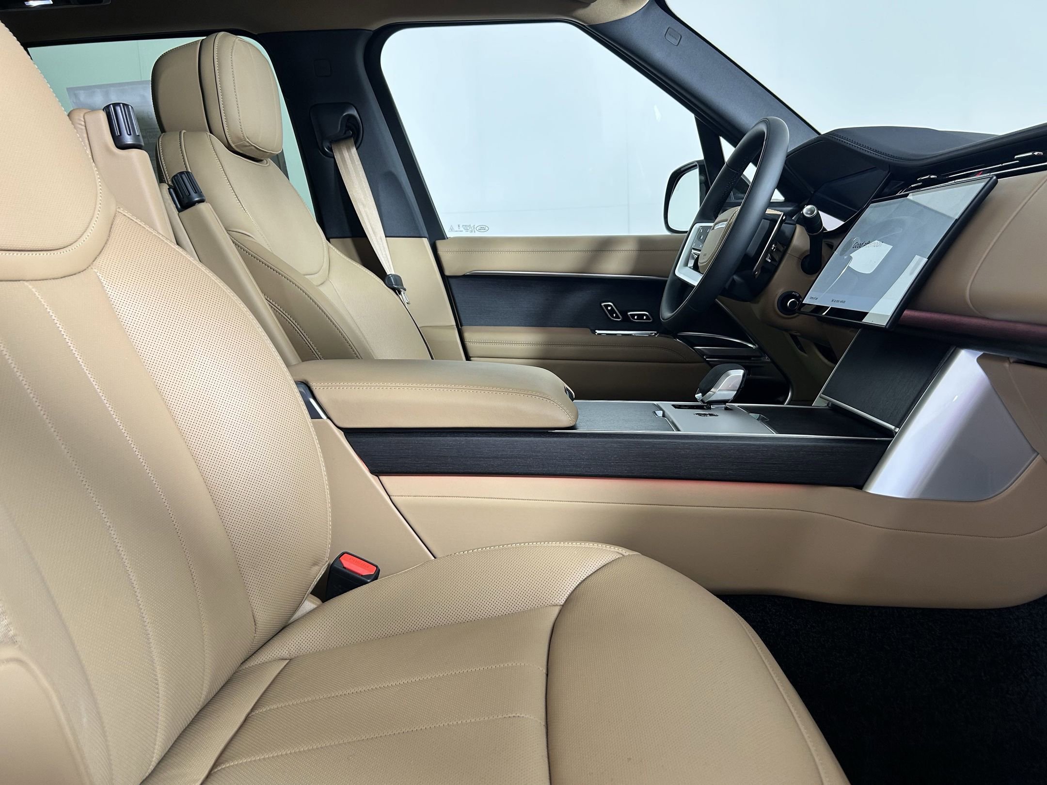 New 2025 Land Rover Range Rover SE image 17