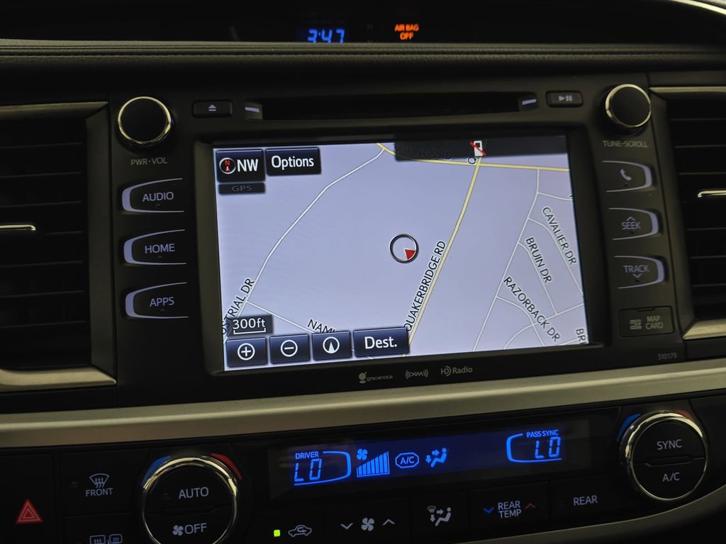 Used 2017 Toyota Highlander SE image 26