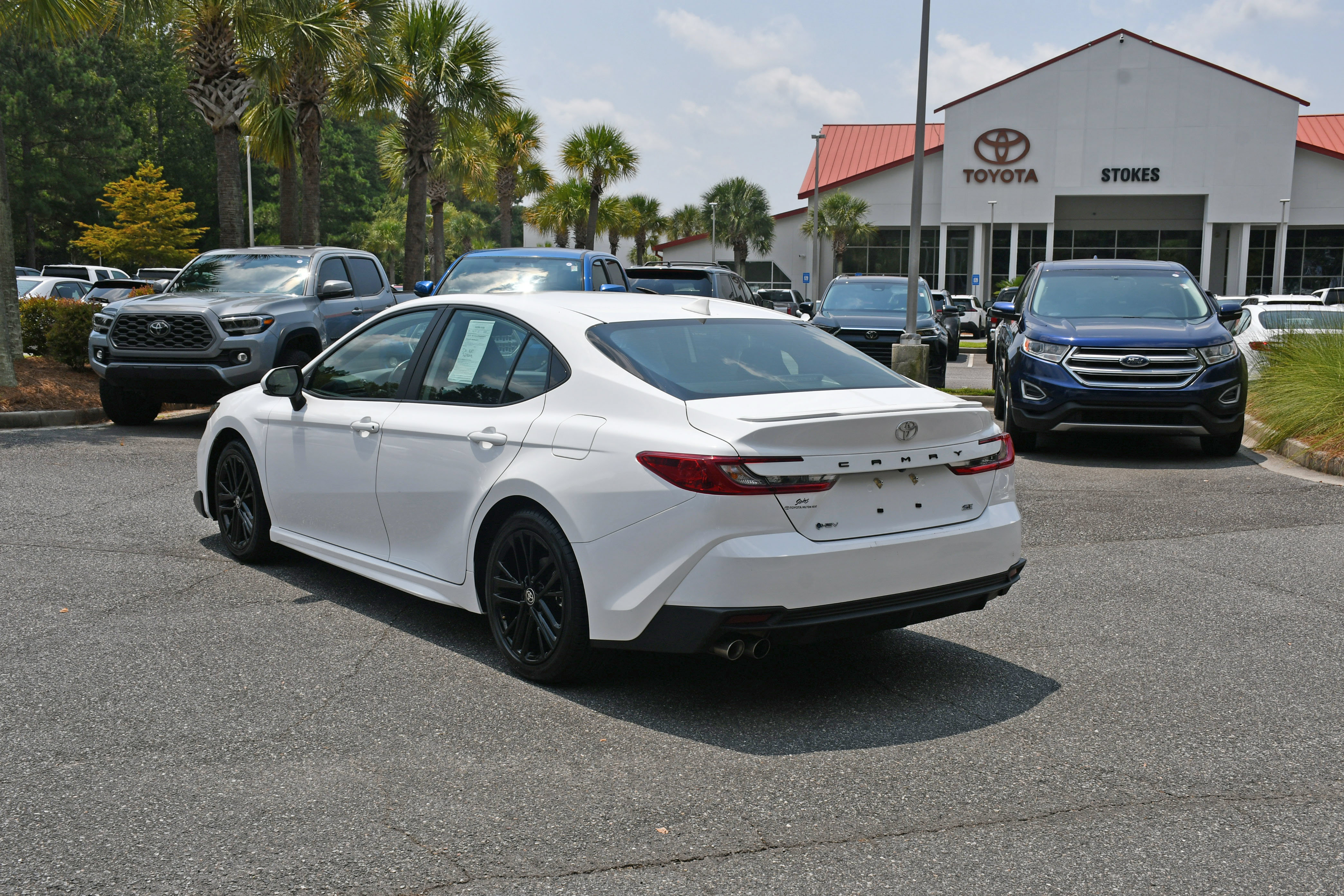 Used 2025 Toyota Camry SE FWD image 3