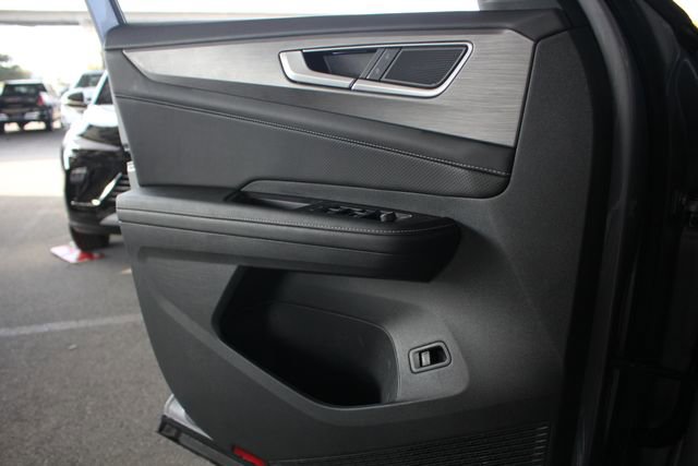 Used 2025 Volkswagen Atlas Cross Sport SE w/ Panoramic Sunroof Package image 21