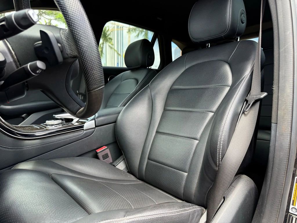 Used 2019 Mercedes-Benz GLC 300 4MATIC image 8