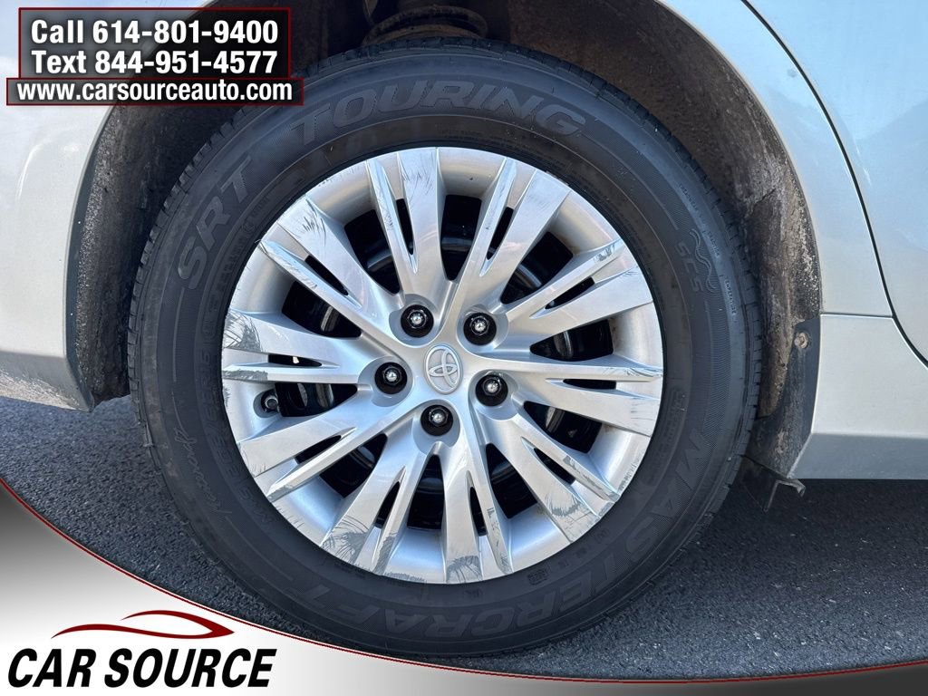 Used 2016 Toyota Camry LE image 32