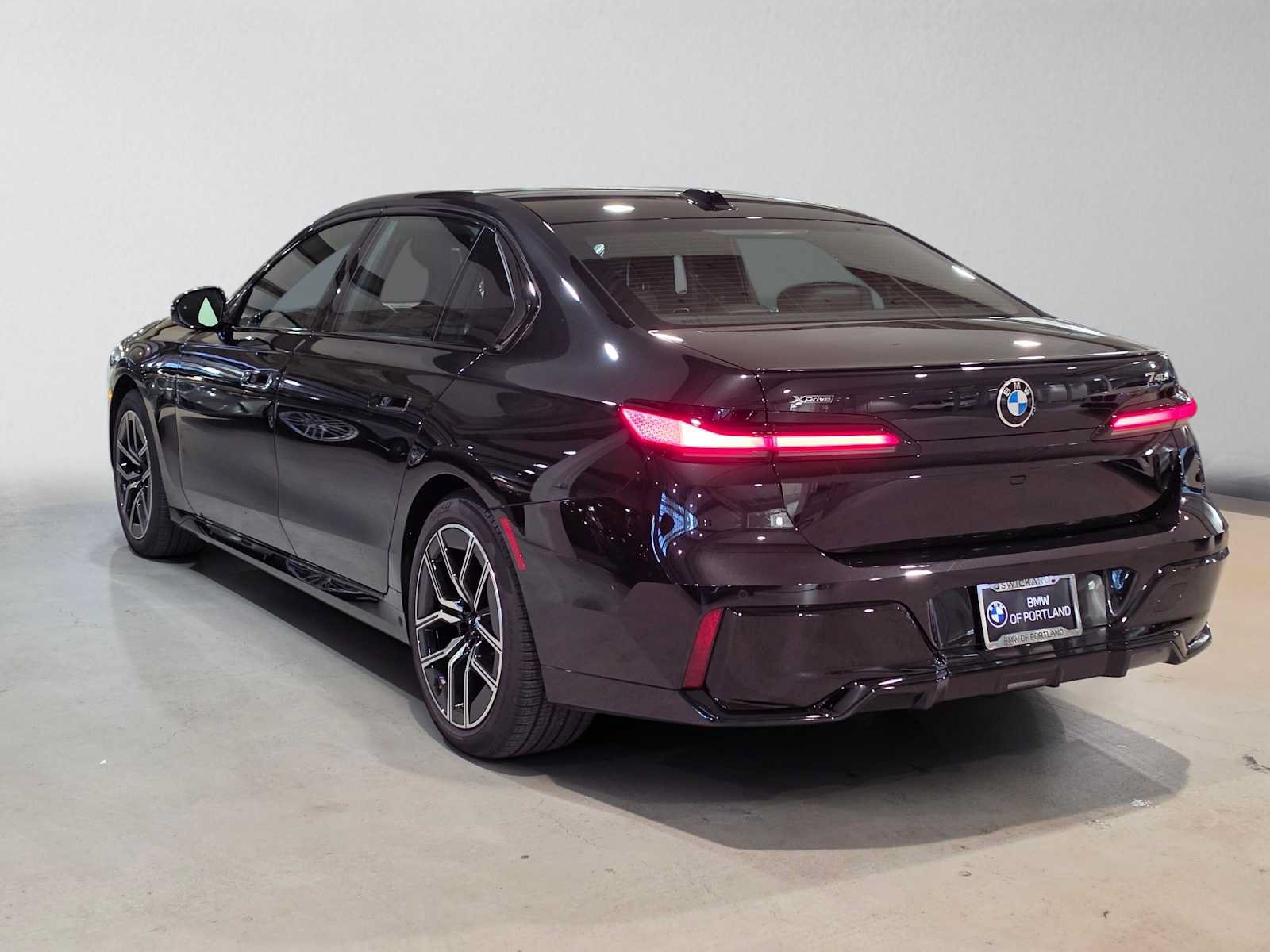 Used 2026 BMW 740i xDrive w/ Executive Package AWD/4WD image 5