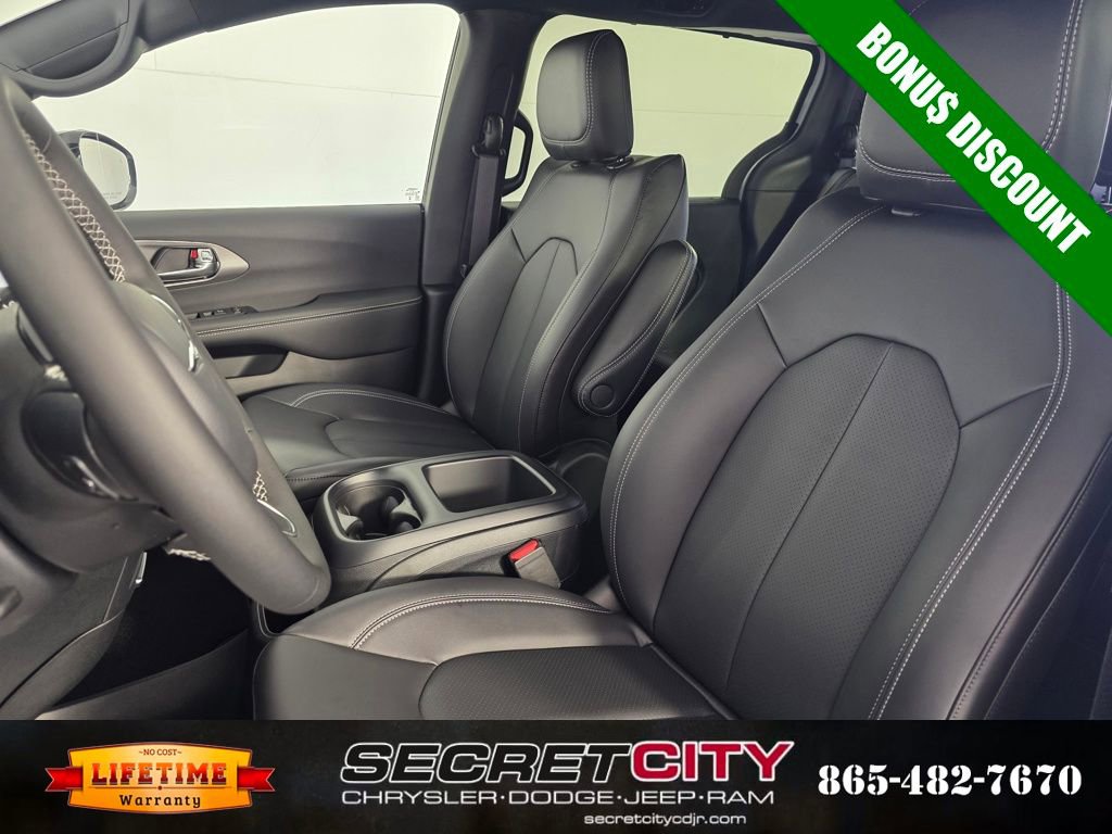 New 2026 Chrysler Voyager LX image 10