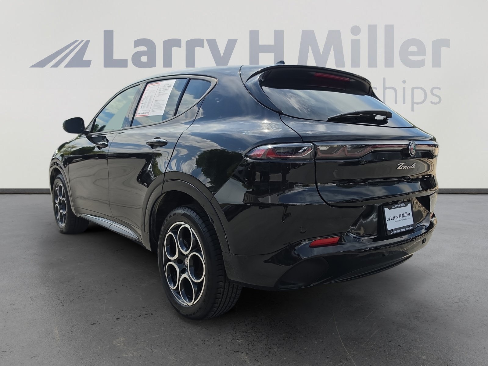 Used 2025 Alfa Romeo Tonale AWD/4WD image 3