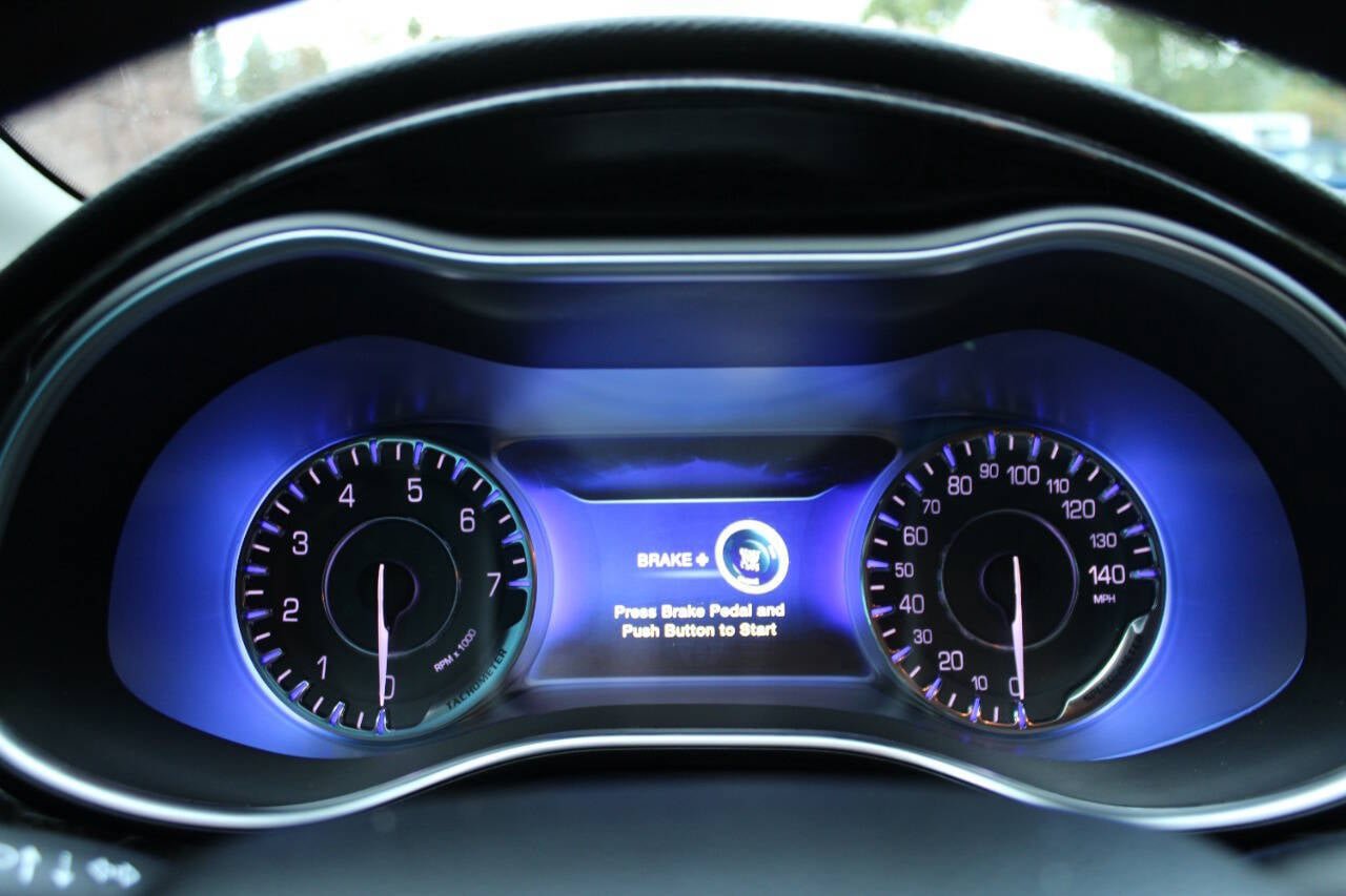 Used 2015 Chrysler 200 C w/ Navigation & Sound Group I image 27