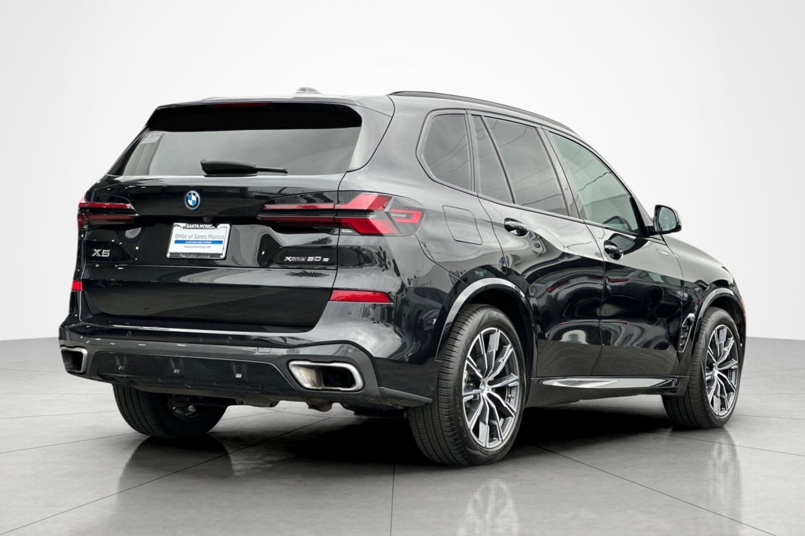 Used 2024 BMW X5 xDrive50e w/ M Sport Package AWD/4WD image 5