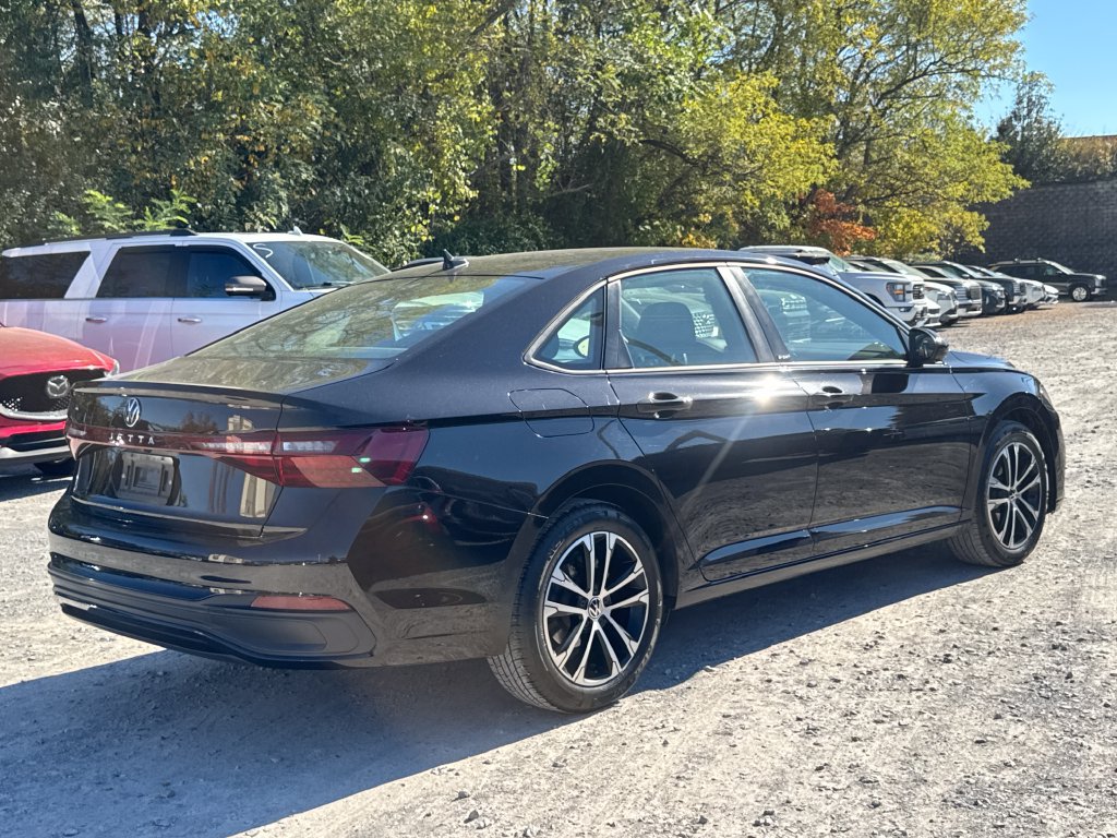 Used 2025 Volkswagen Jetta Sport FWD image 4