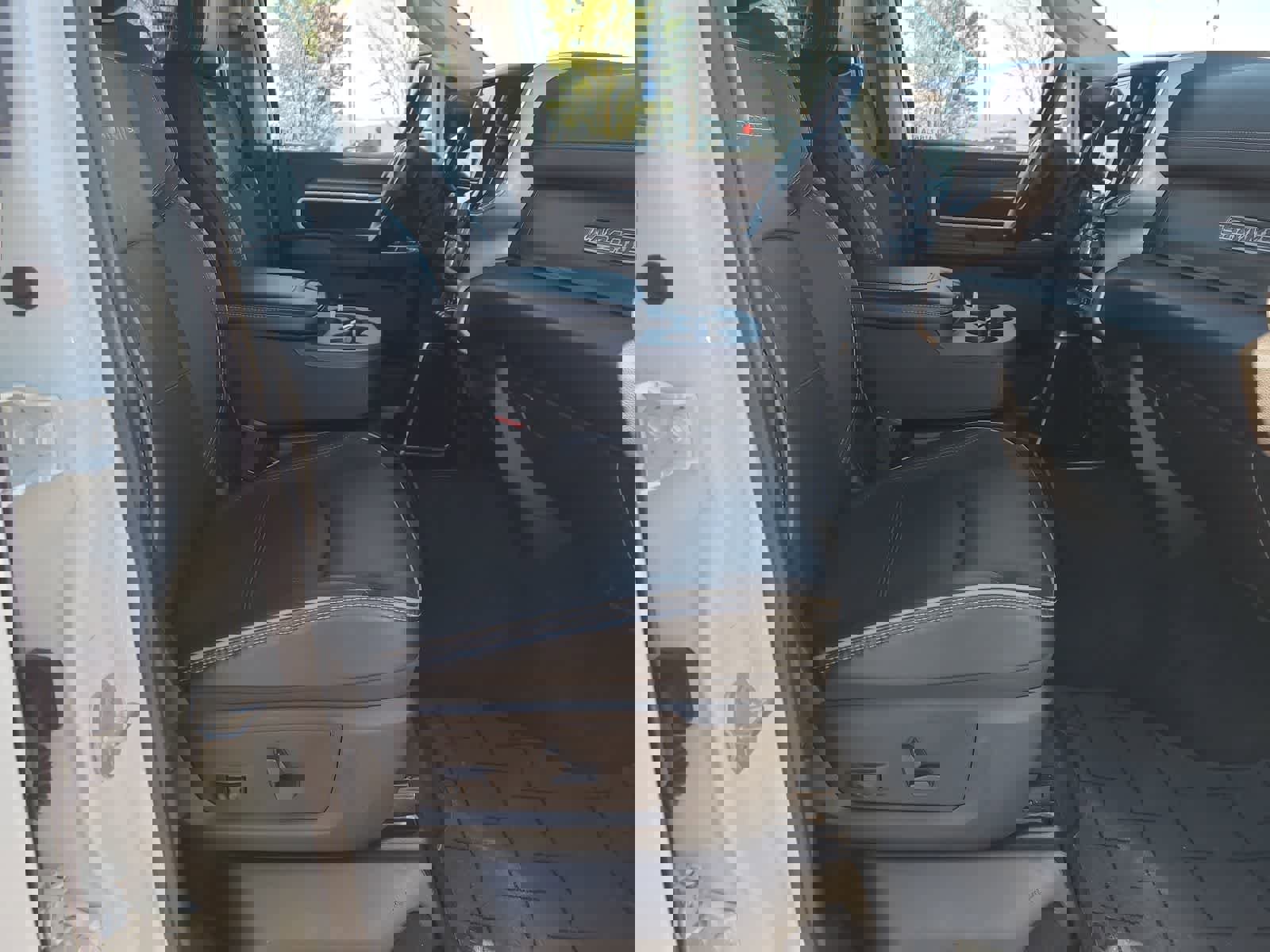 Used 2024 RAM 2500 Laramie w/ Safety Group image 22