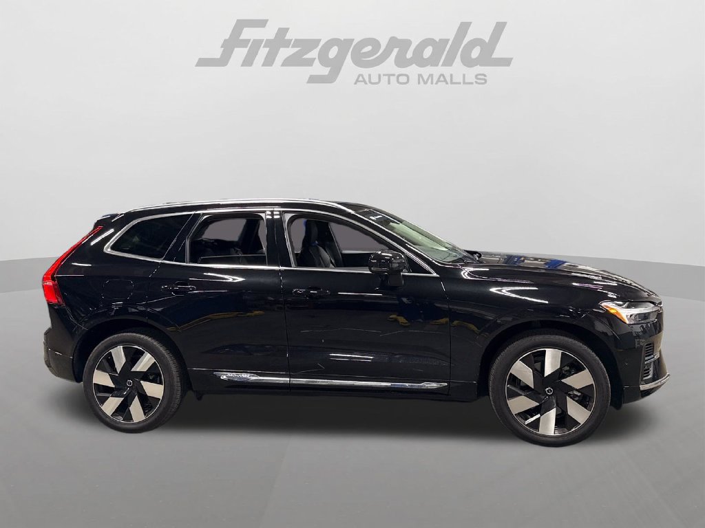 Used 2023 Volvo XC60 T8 Plus w/ Climate Package AWD/4WD image 4