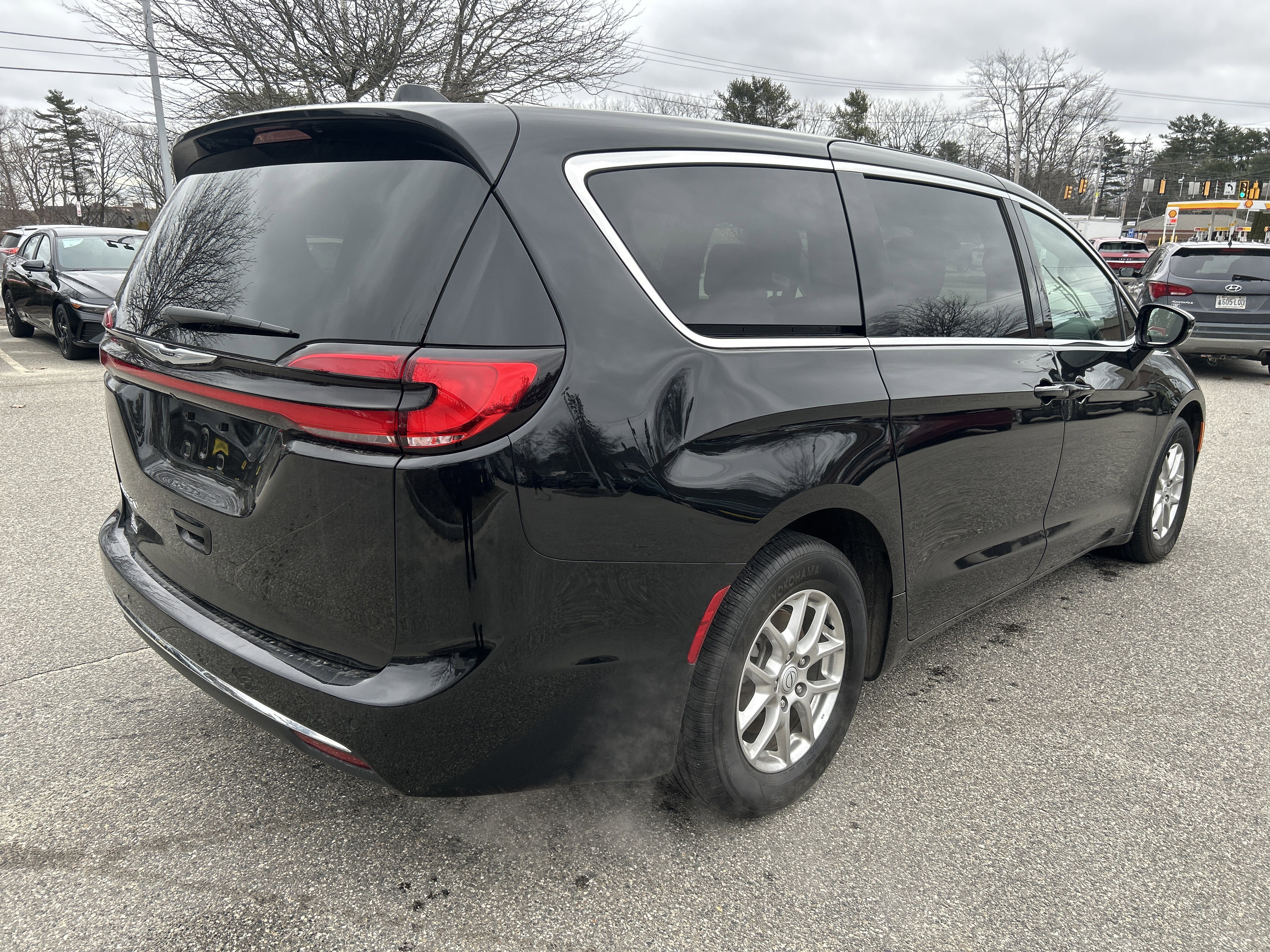 Used 2025 Chrysler Pacifica Select FWD image 5