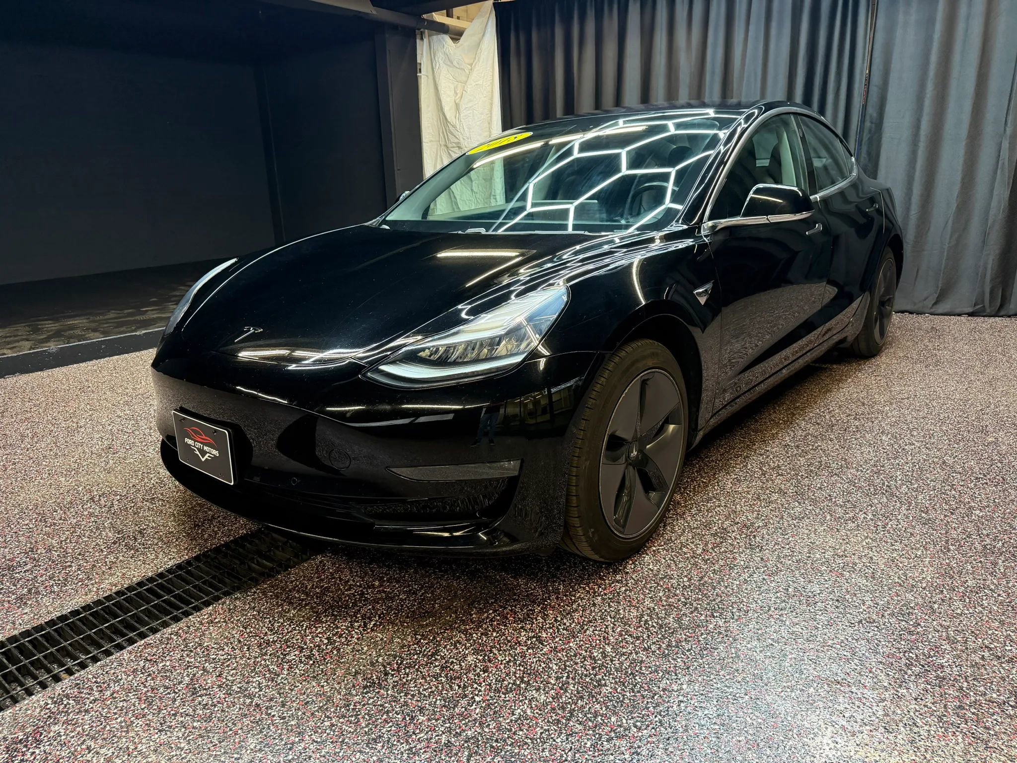 Used 2018 Tesla Model 3 Mid Range image 3