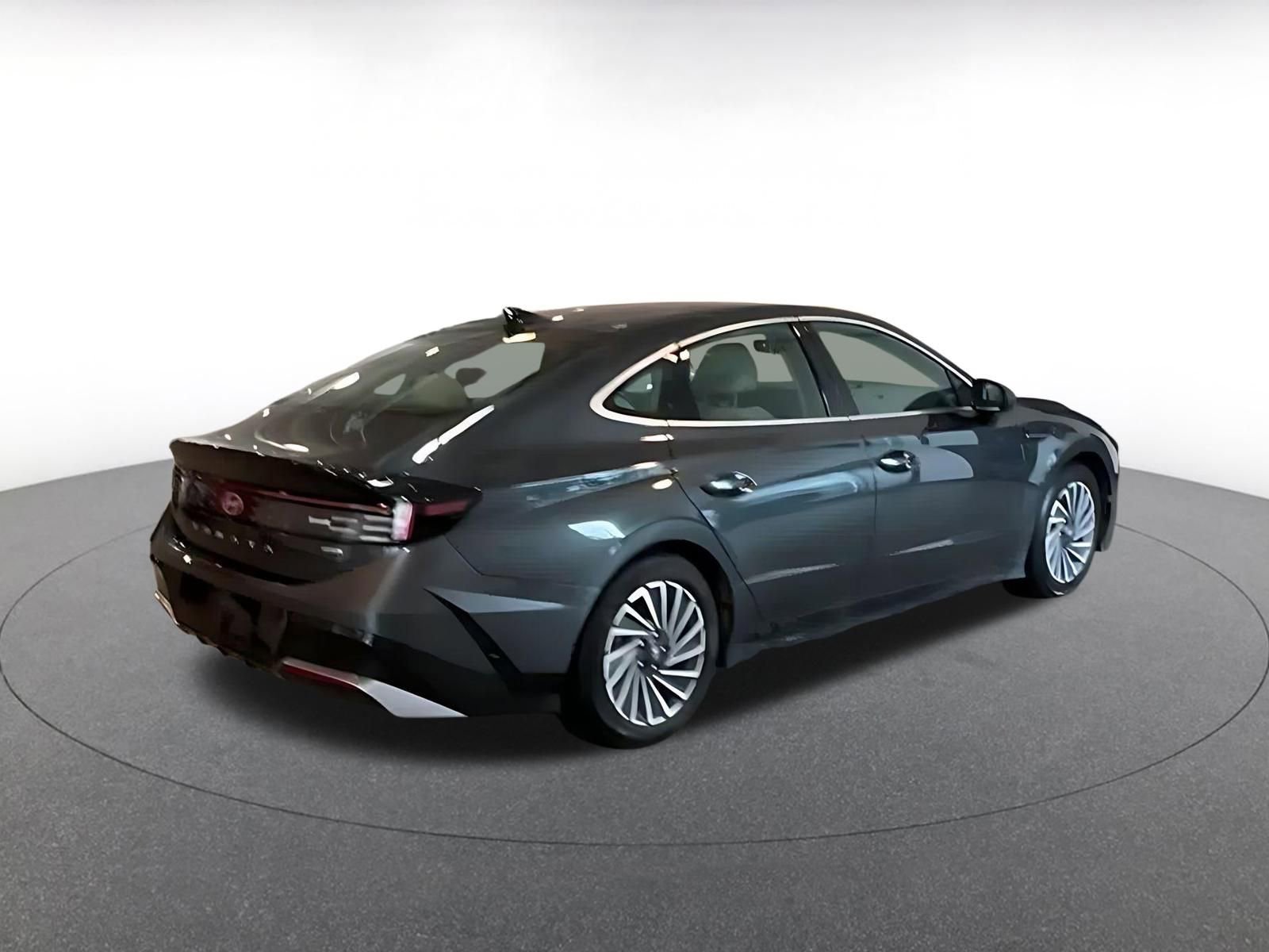 Used 2025 Hyundai Sonata SEL FWD image 10