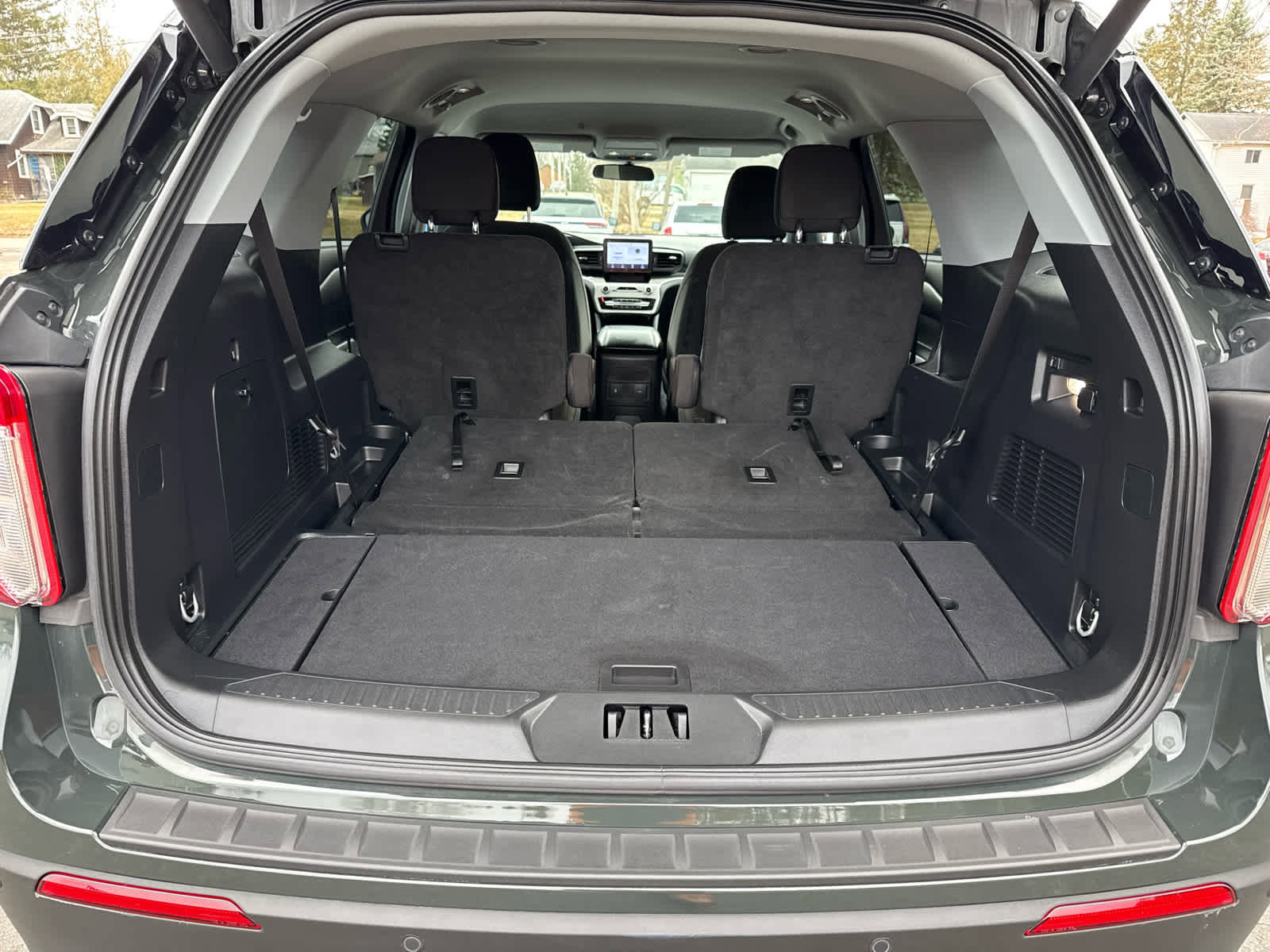 Used 2023 Ford Explorer XLT image 17