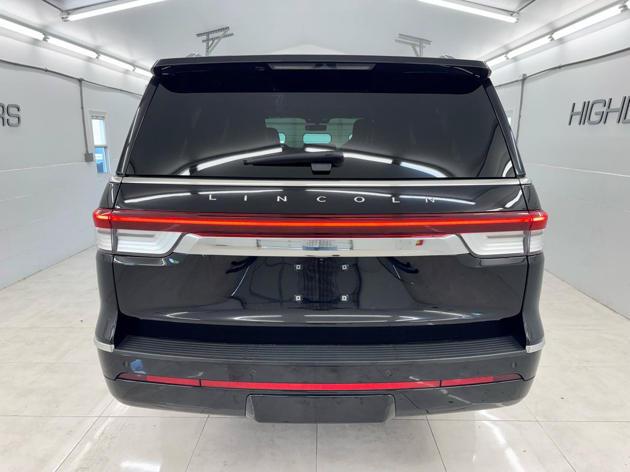 Used 2023 Lincoln Navigator L Reserve AWD/4WD image 5