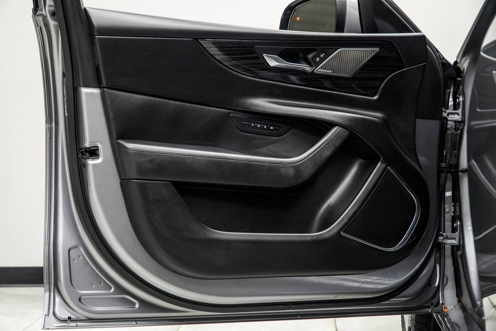 Used 2020 Jaguar XE S image 30