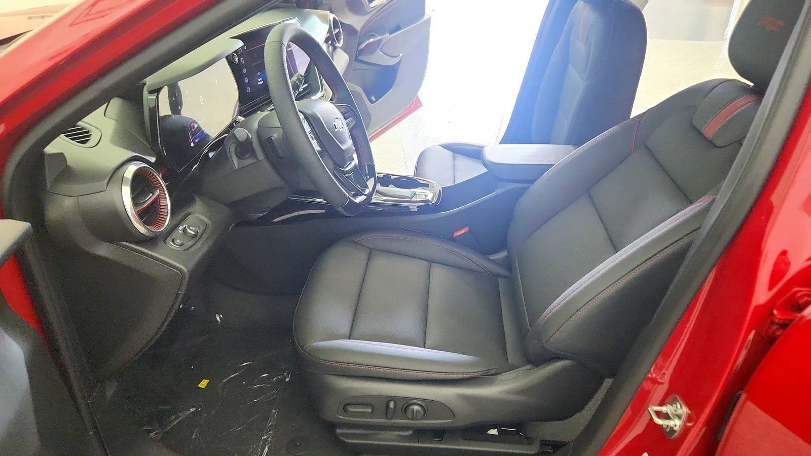 New 2026 Chevrolet Trax RS w/ Driver Confidence Package FWD image 15