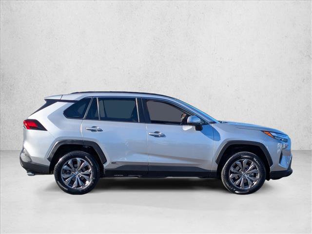 Used 2022 Toyota RAV4 XLE Premium image 4