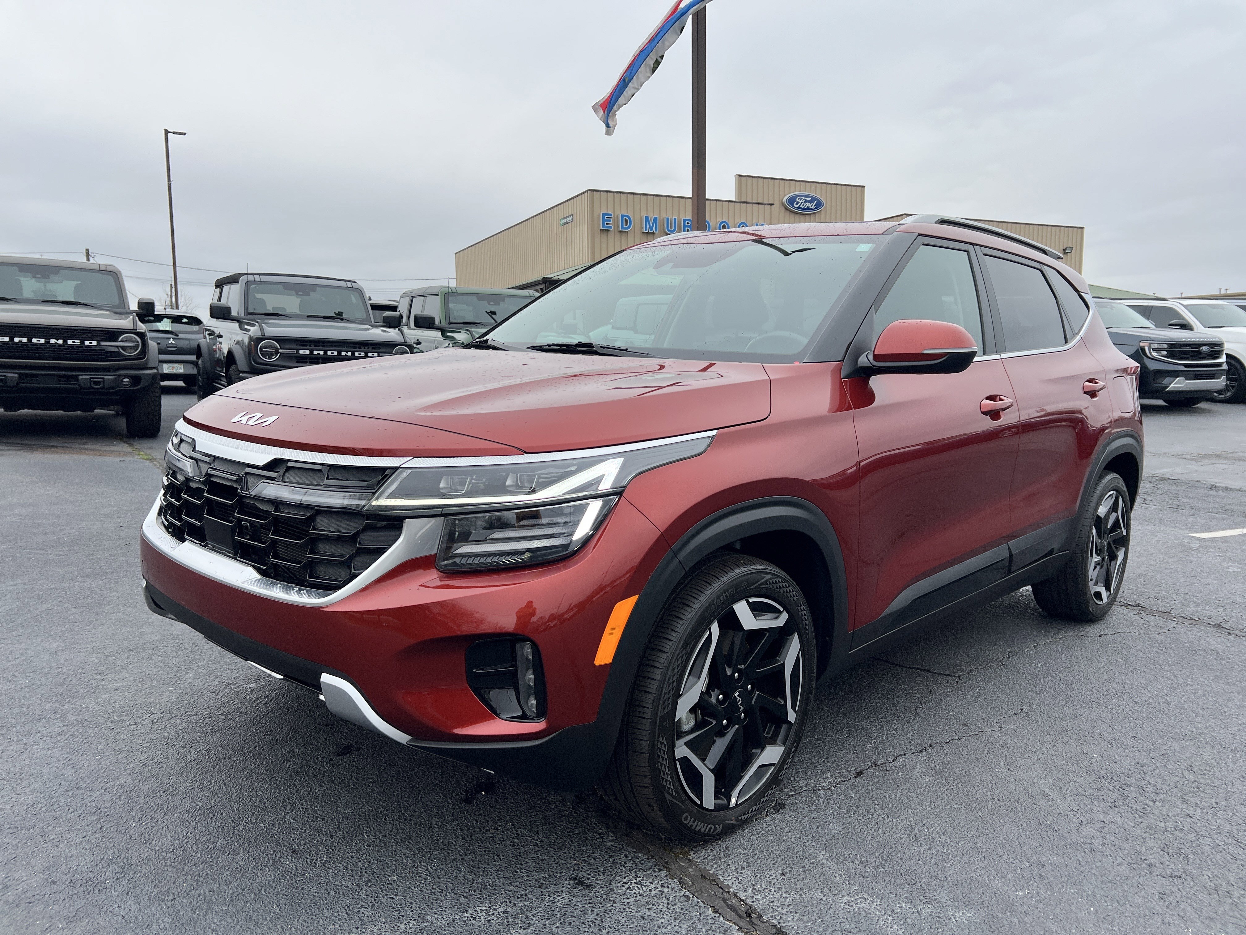 Used 2025 Kia Seltos SX w/ SX Sunroof Package image 2