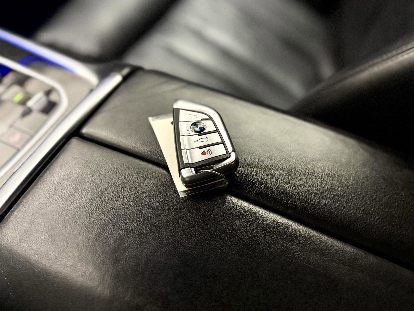 Used 2020 BMW X7 M50i w/ Dynamic Handling Package image 27