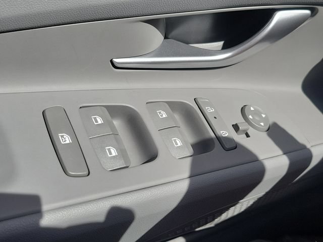 New 2026 Hyundai Elantra SEL Sport Premium FWD image 17