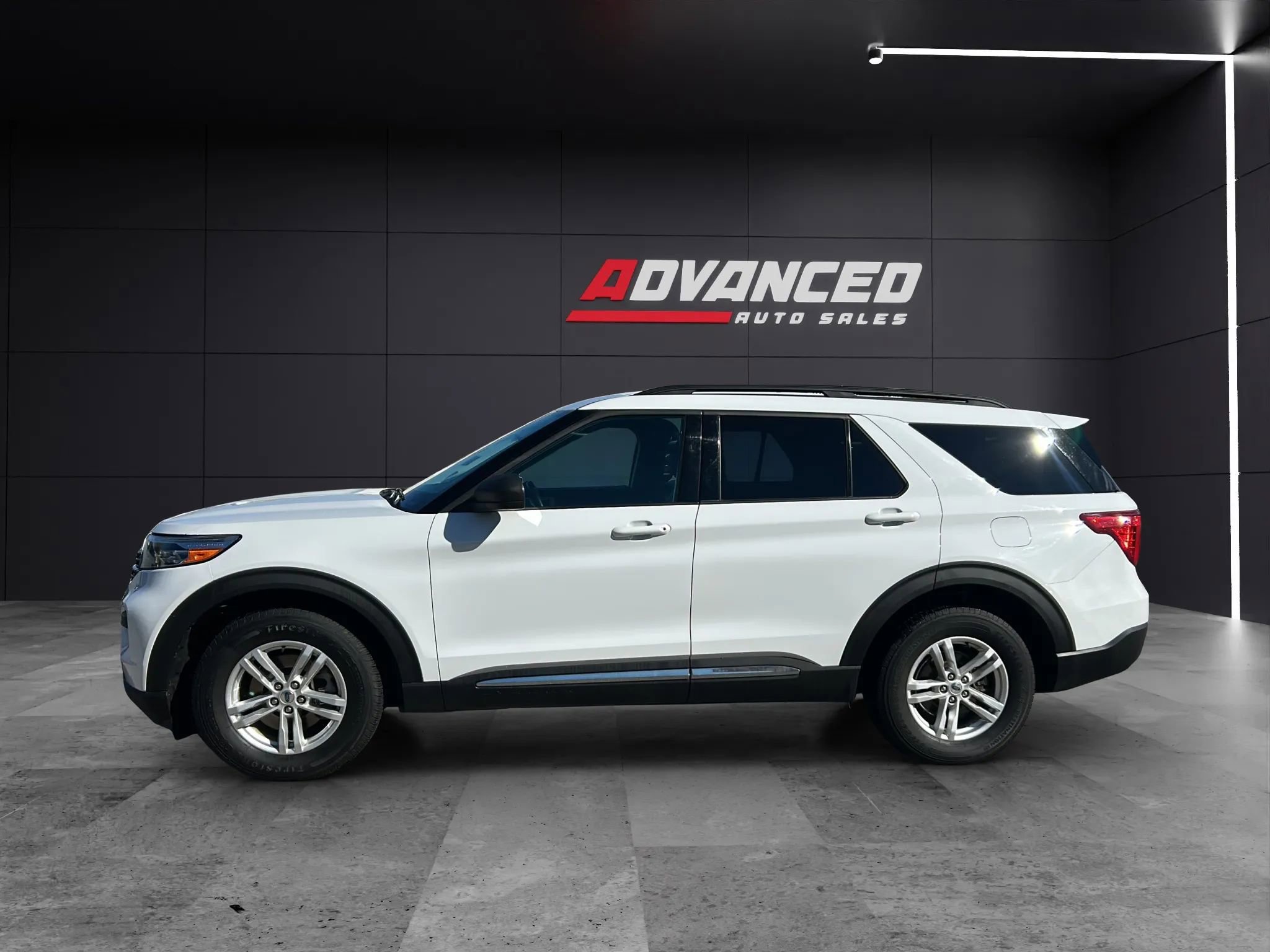 Used 2021 Ford Explorer XLT image 4