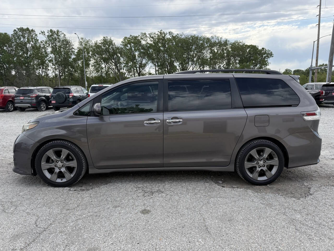 Used 2014 Toyota Sienna SE FWD image 6