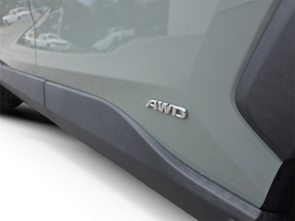 Used 2021 Toyota RAV4 XLE w/ Convenience Package image 18