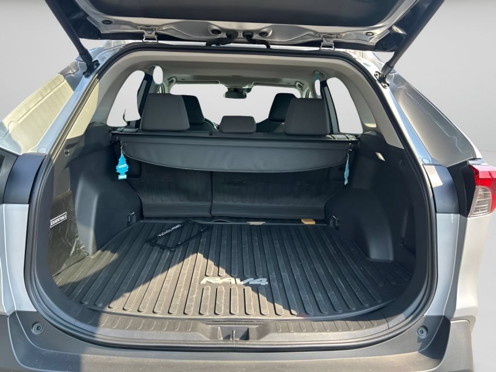 Used 2025 Toyota RAV4 XLE w/ Convenience Package AWD/4WD image 11