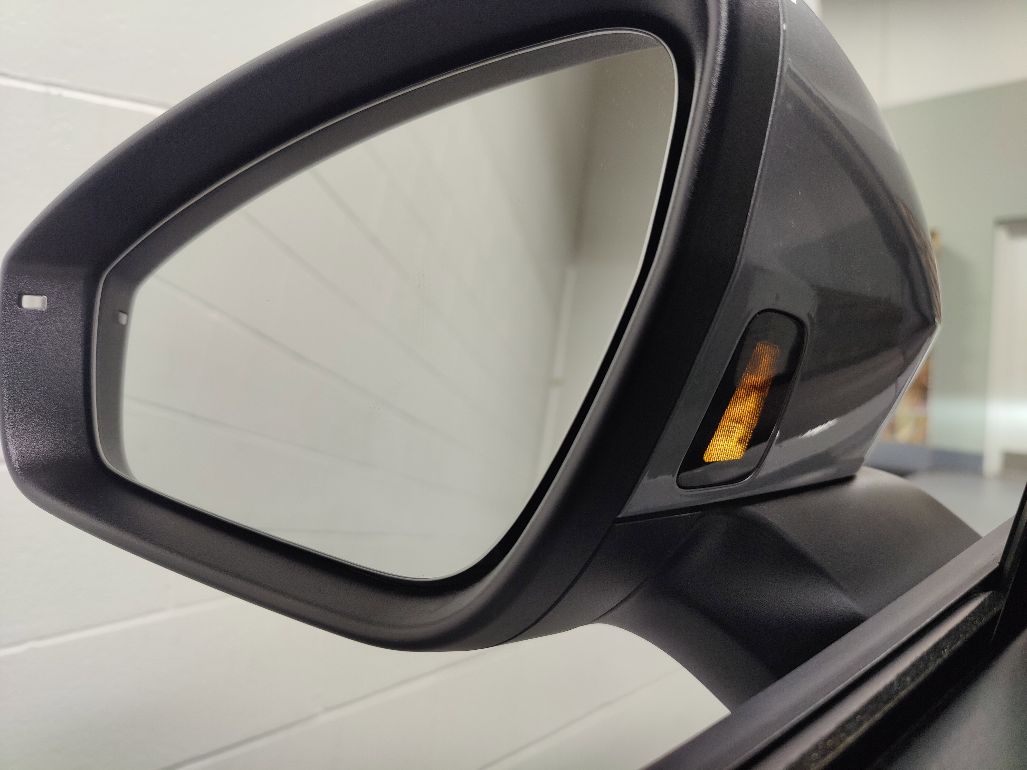 Used 2024 Volkswagen ID.4 2WD image 6