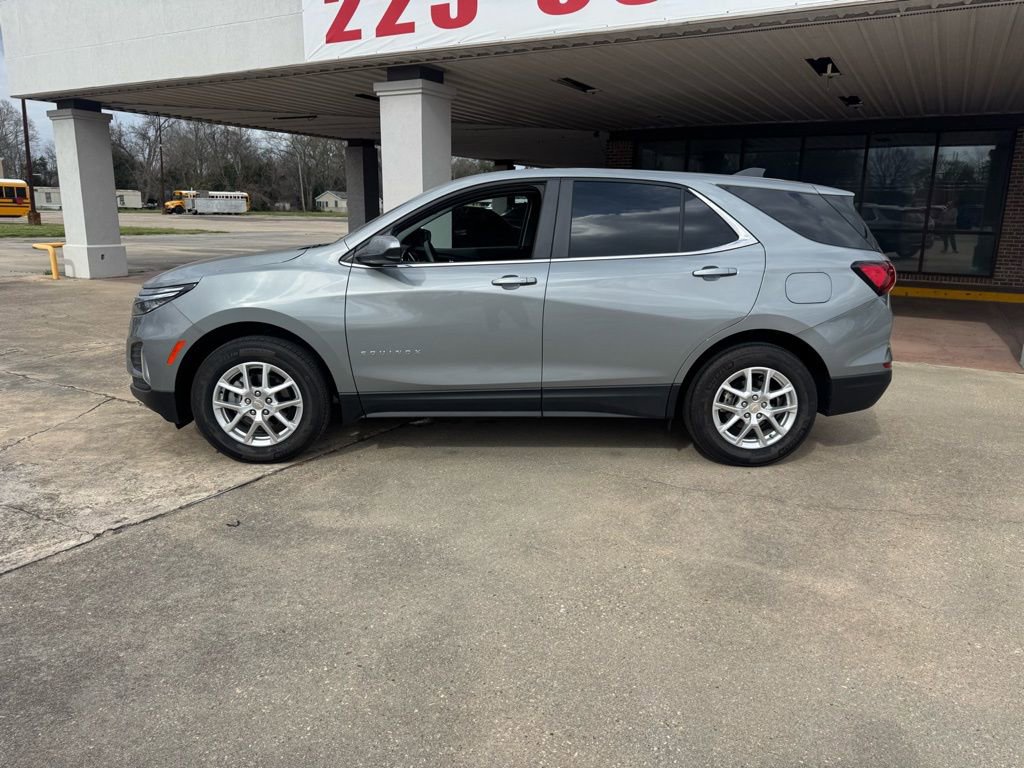 Used 2023 Chevrolet Equinox LT image 2