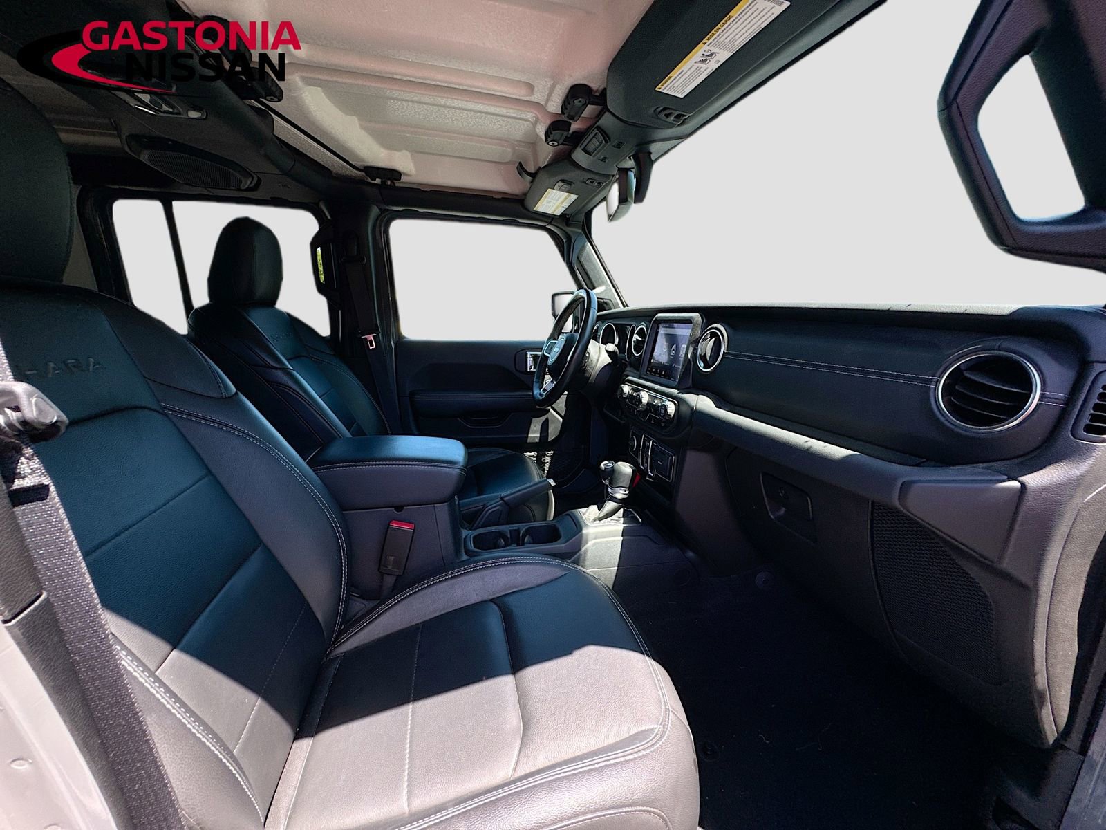 Used 2023 Jeep Wrangler Unlimited Sahara w/ Cold Weather Group AWD/4WD image 37