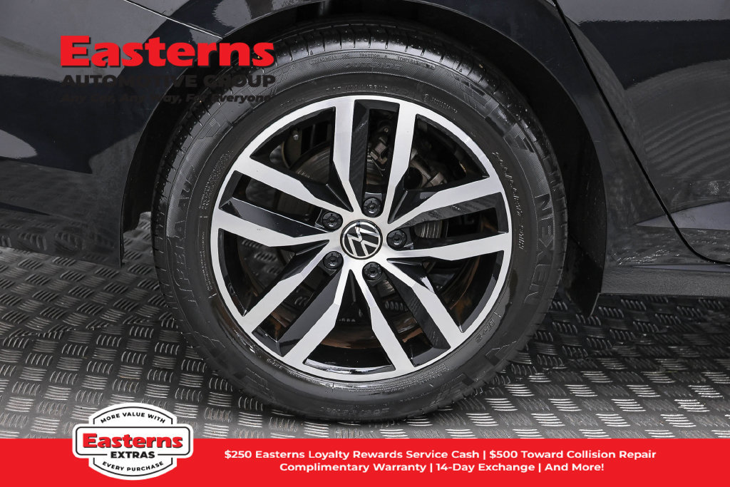 Used 2025 Volkswagen Jetta SE FWD image 30