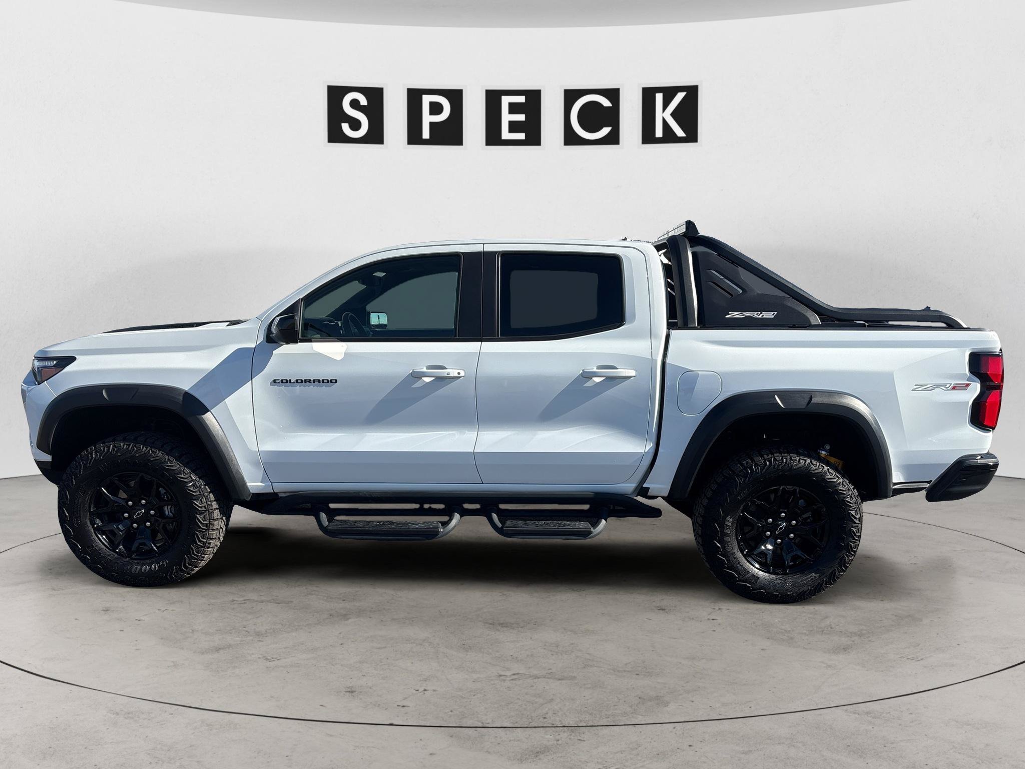 Used 2025 Chevrolet Colorado ZR2 w/ Midnight Edition AWD/4WD image 2