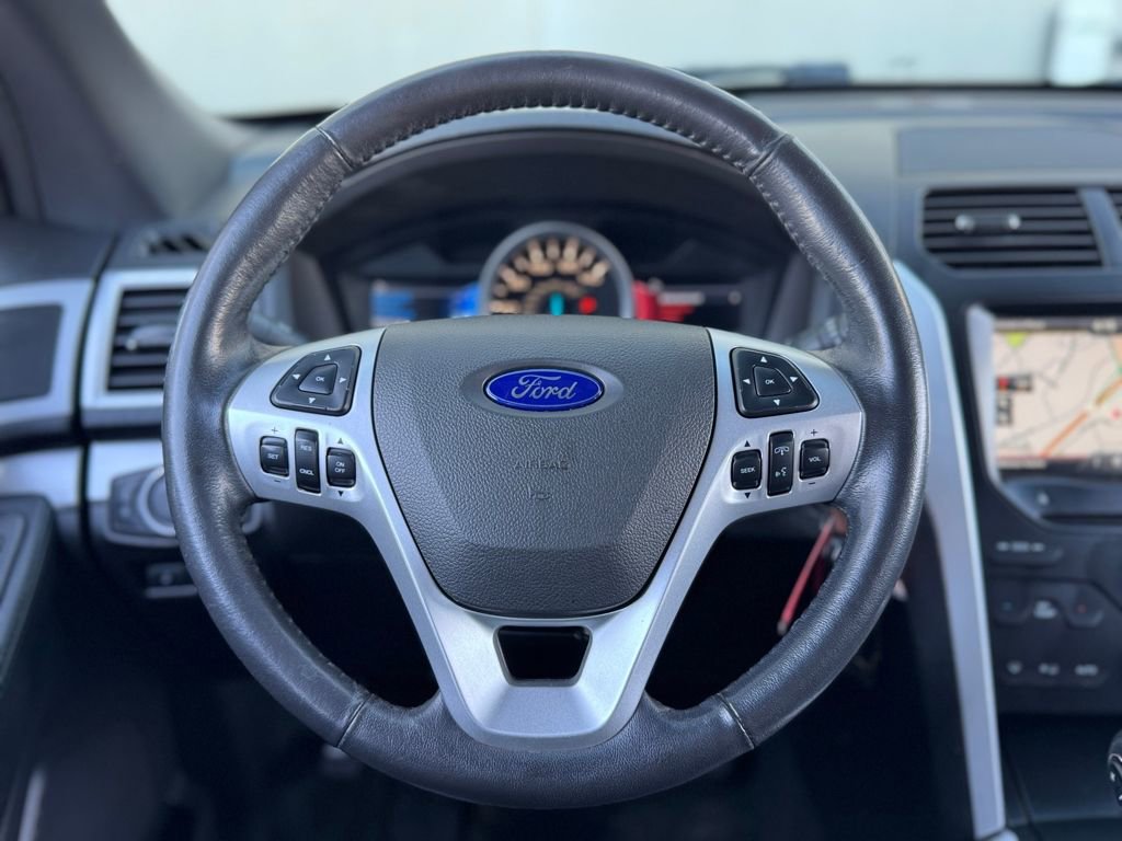 Used 2015 Ford Explorer XLT w/ Equipment Group 202A image 5