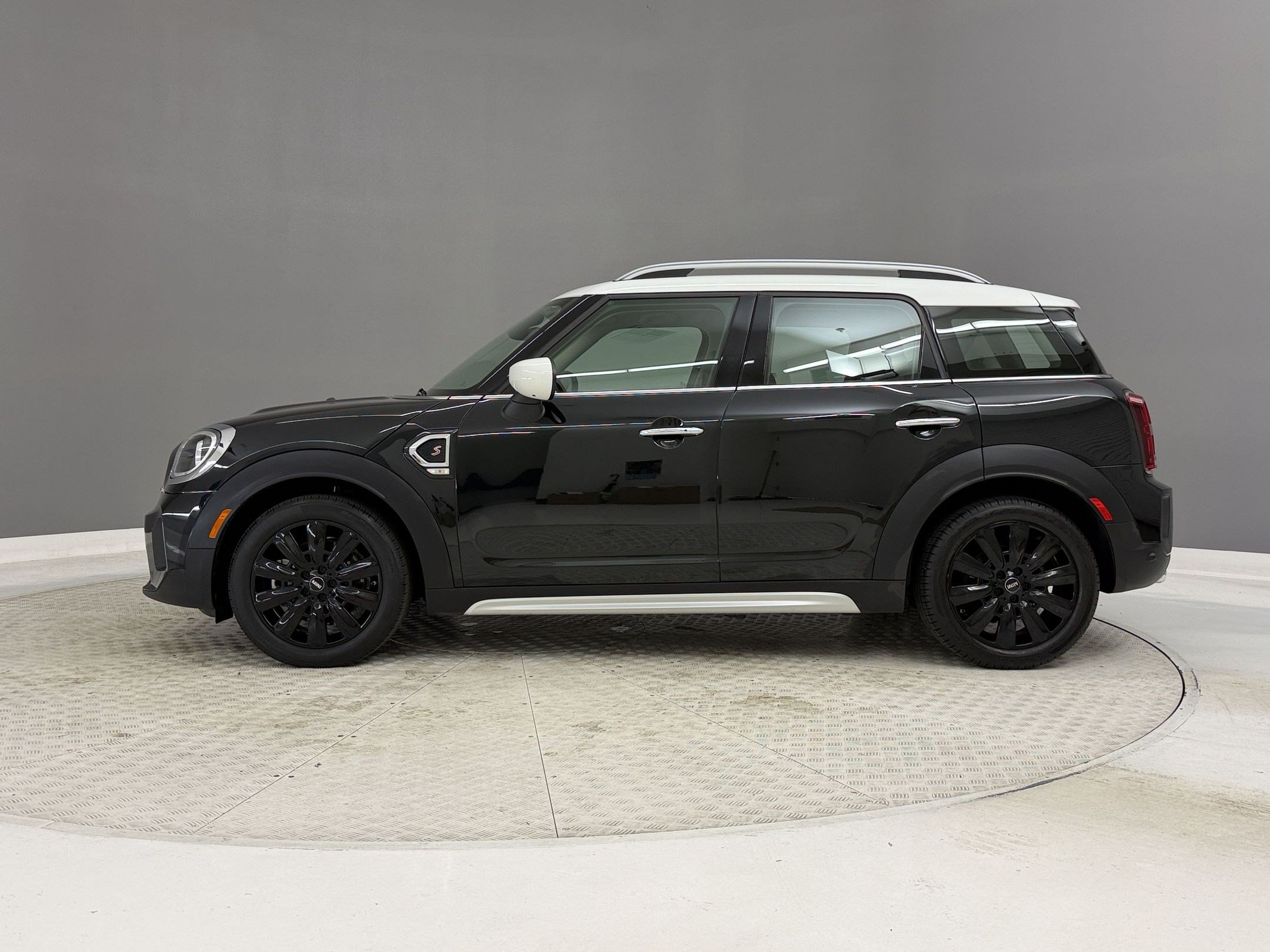 Certified 2024 MINI Cooper Countryman S FWD image 2