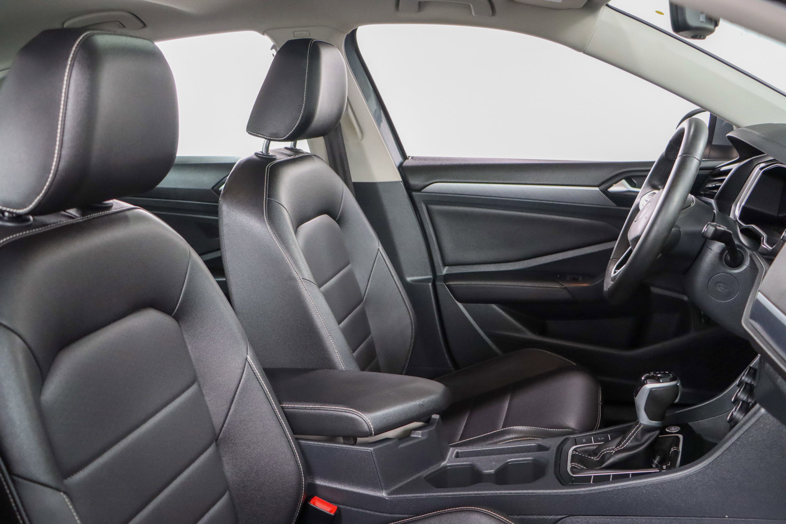Used 2024 Volkswagen Jetta SE image 27