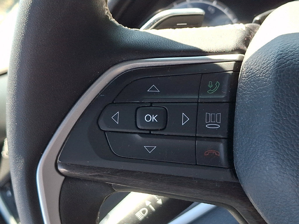 Used 2025 Jeep Grand Cherokee Limited AWD/4WD image 23