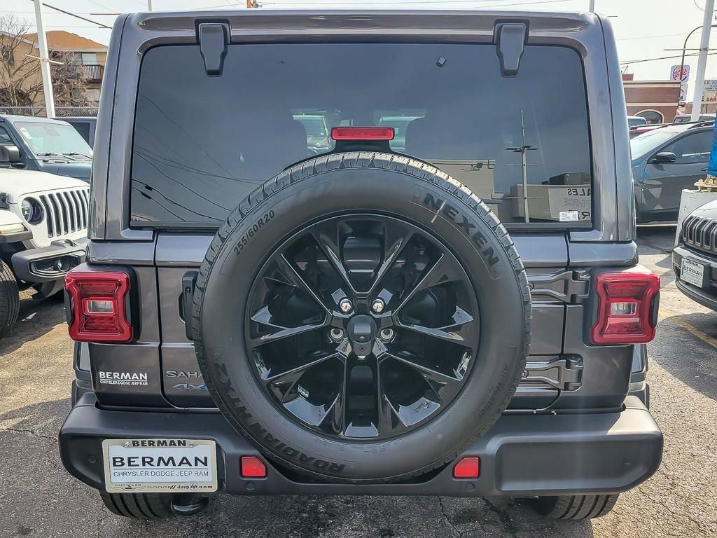 Used 2025 Jeep Wrangler Unlimited Sahara w/ Safety Group AWD/4WD image 6