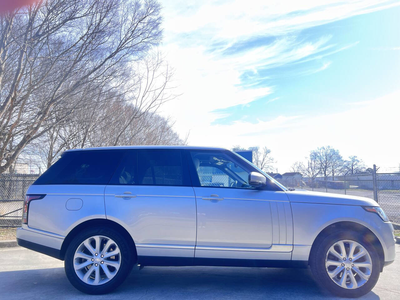 Used 2015 Land Rover Range Rover HSE image 5