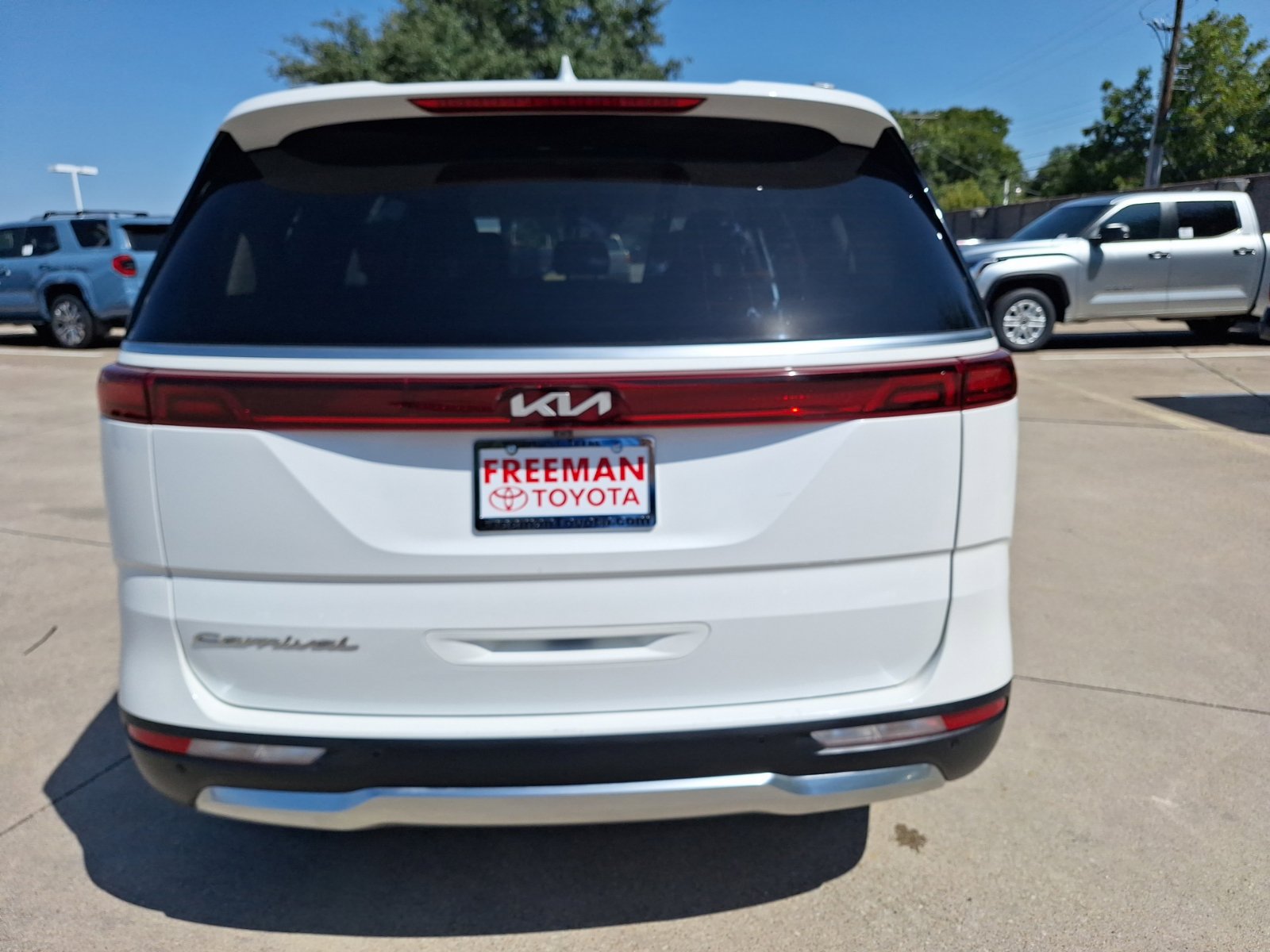 Used 2022 Kia Carnival SX FWD image 5