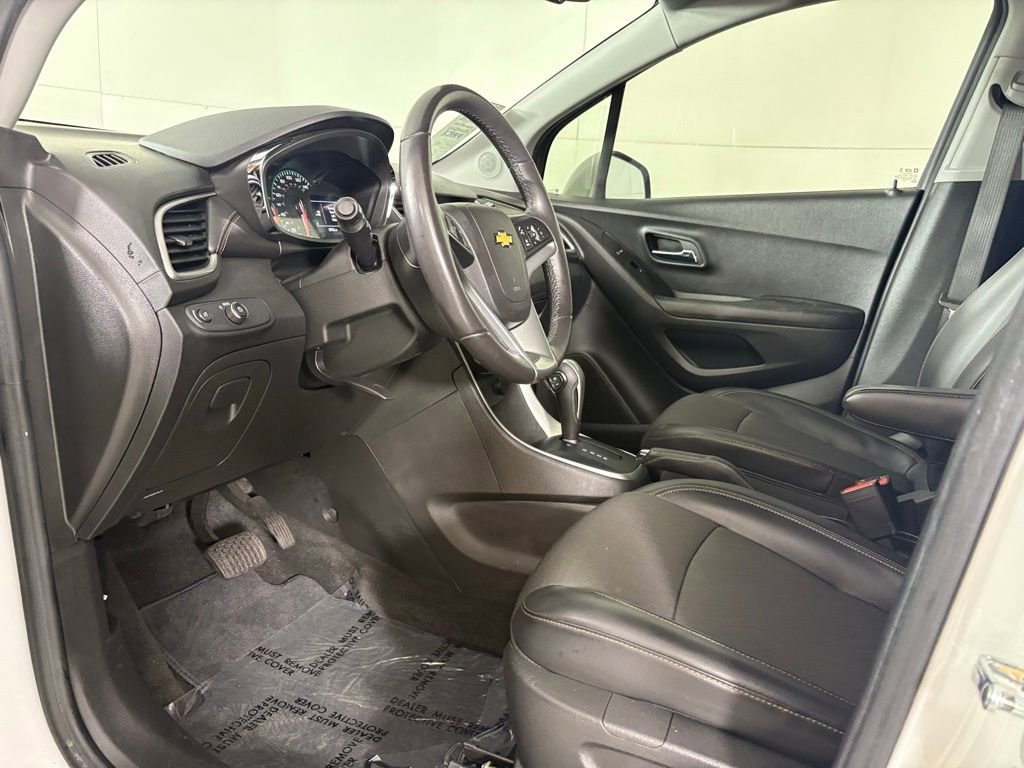 Used 2022 Chevrolet Trax LT w/ LT Convenience Package image 25